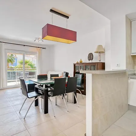 アパート Luxury Apt, Beach, Pool Open 365 Days, Near Javea & Denia